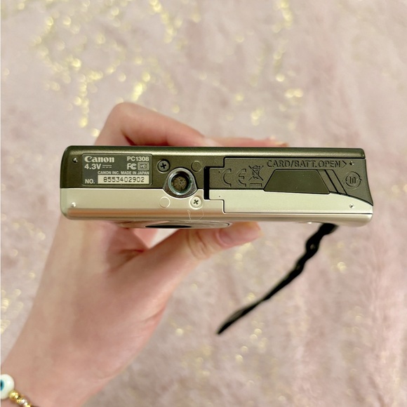 Canon Powershot SD880 IS Digital Elph camera bundle - Picture 6 of 8